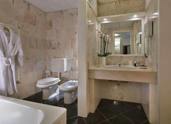 Hotel Lo Zodiaco Abano Terme Buitenkant foto